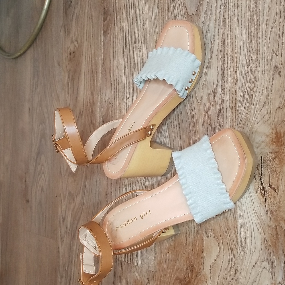 Madden Girl Camila Eyelet Ankle Strap Wooden Block Heel Platform Sandals - Picture 2 of 11